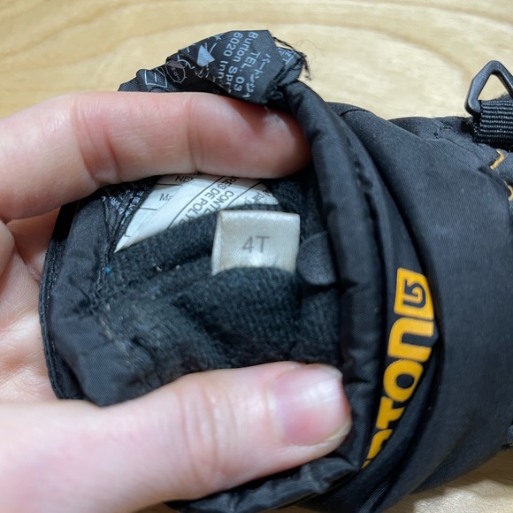 Kids Burton penguin 🐧 mittens size 4T - Picture 4 of 4